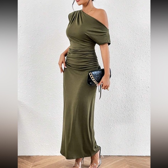 Dresses & Skirts - Boho ruched sides maxi dress